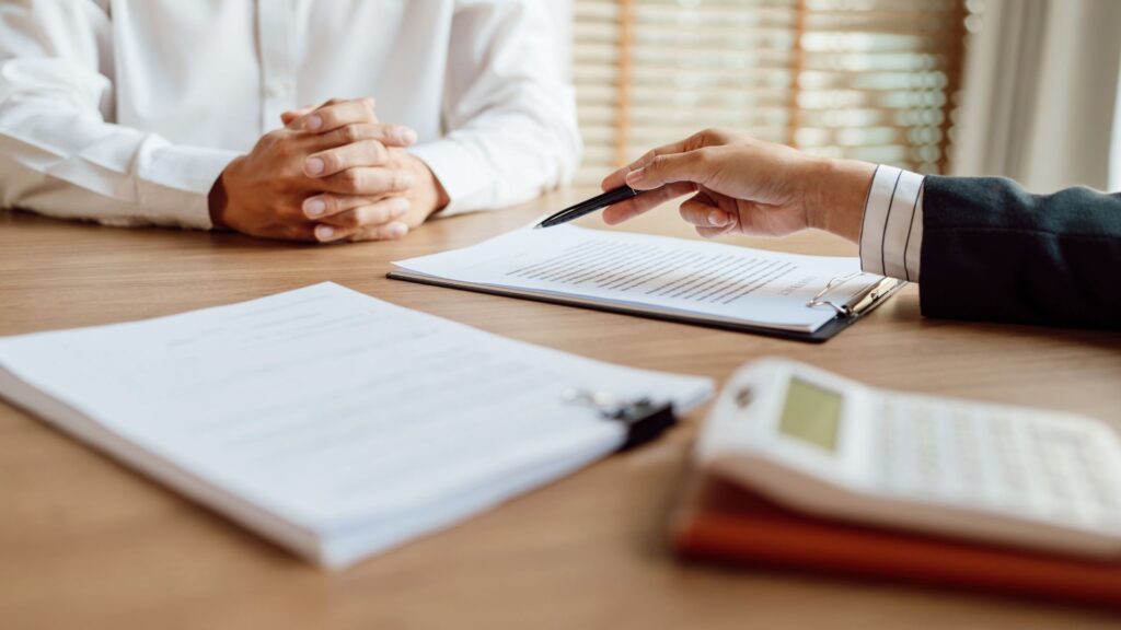 7 preguntas que debes hacerle a un corredor de seguros antes de firmar